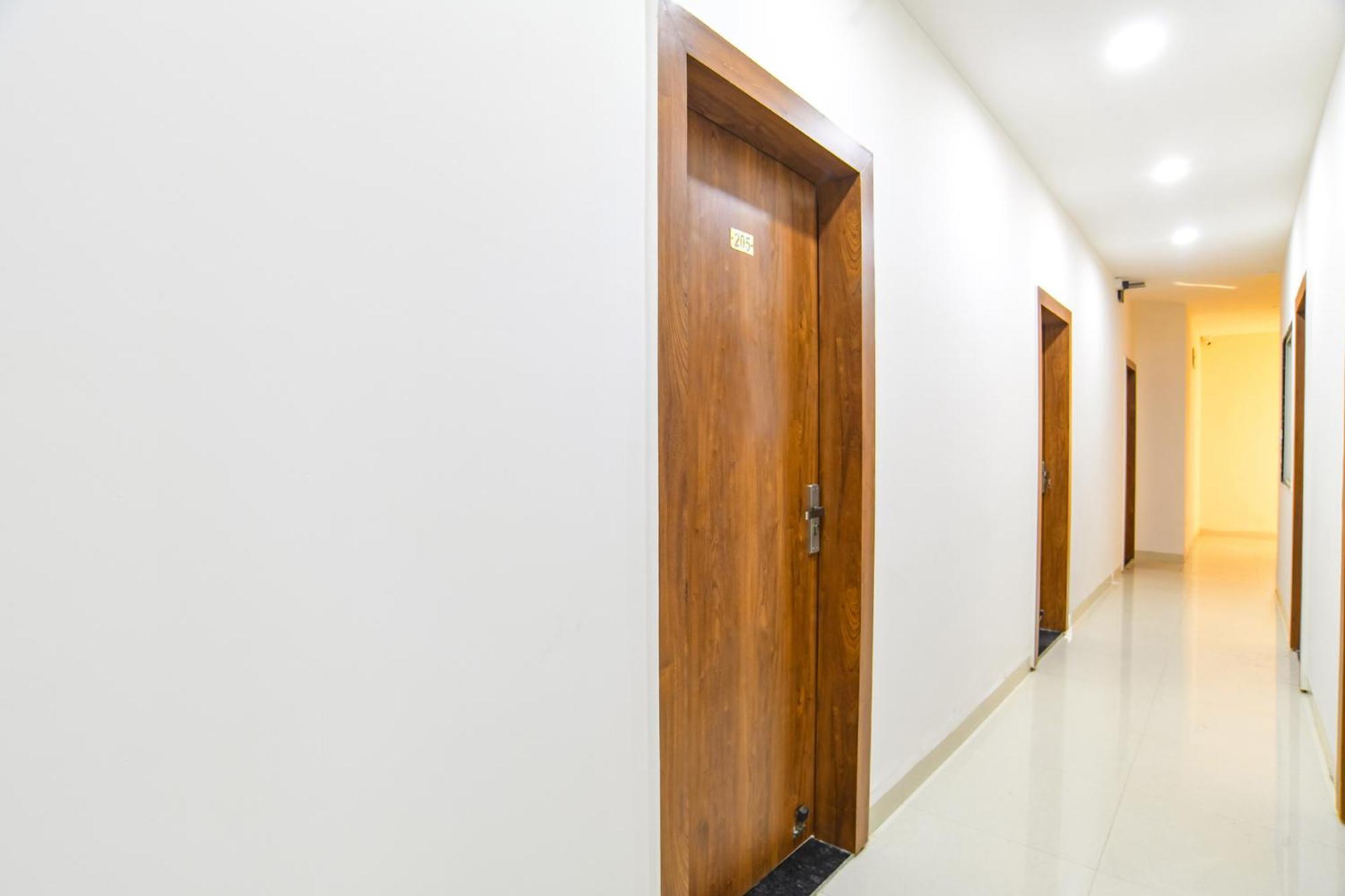 Fabhotel Grand Giriraj 3* Indore